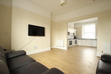 9 bed house, North Road East, North Hill, Plymouth, PL46AL - Image 2